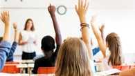 Scuola, il ministro Valditara firma il decreto: “Assumeremo 54mila docenti entro settembre”