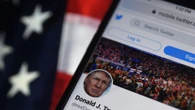 Arriva “Trump Mobile”, produrrà cellulari negli Usa: cos’è e come funziona la linea di The Donald