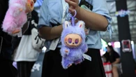Furto da record a Los Angeles: spariti migliaia di dollari in Labubu. Boom di crimini per i peluche