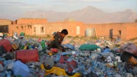 Emergenza plastica, 8 miliardi di tonnellate invadono il pianeta: “A rischio la salute dei bambini”