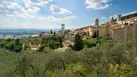 In Umbria i frantoi aprono ai turisti e l’olio nuovo diventa occasione di scoperta della regione. Idem sul Garda trentino