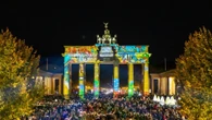 Berlino accesa da luci, forme e colori del Festival of Lights