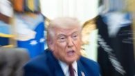 Trump lancia aliens.gov: ma gli extraterrestri sono immigrati illegali da segnalare all’ICE