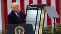 Usa, la Corte d’appello: “Dazi imposti da Trump in gran parte illegali”. Il tycoon: “Faremo ricorso”