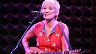 Jill Sobule, la cantautrice di “I Kissed a Girl” muore in un incendio