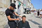 À La Rochelle, un jeune coiffeur coupe gratuitement les cheveux des sans-abri