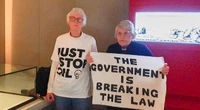 Londres : deux militantes octogénaires d’une ONG environnementale endommagent la vitrine protégeant un ouvrage historique