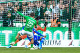 Saint-Etienne - Auxerre : slalom et frappe en lucarne... les images du sublime but du Stéphanois Davitashvili