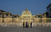 Des militants écologistes perturbent la fête du centenaire de TotalEnergies au château de Versailles