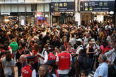 SNCF attaquée : « C’est malheureux pour un jour aussi attendu »… dans les gares parisiennes, les voyageurs dans le flou