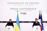 Des instructeurs militaires en Ukraine ? À Zelensky, Macron dit vouloir « finaliser une coalition » rapidement