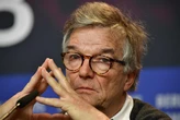 Accusations de violences sexuelles : les cinéastes Benoît Jacquot et Jacques Doillon en garde à vue à Paris