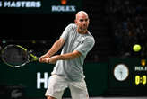 Rolex Paris Masters : l’exploit d’Adrian Mannarino, qui fait tomber Tommy Paul au premier tour