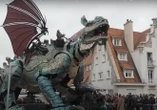 L’impressionnant dragon de Calais tombe en panne avec 40 visiteurs sur son dos