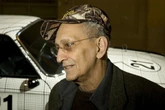 Frank Stella, figure du minimalisme et l’un des plus spectaculaires peintres sculpteurs, est mort à 87 ans