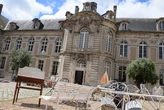 L’ex animateur d’« Affaire conclue » Julien Cohen veut toujours faire de Châteaudun le paradis des brocanteurs