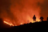 Californie : les pompiers poursuivent leur lutte contre l’incendie qui a déjà ravagé près de 1 500 km²