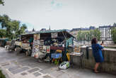 Paris : la Ville peine à recruter de nouveaux bouquinistes sur les bords de Seine