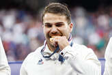 Rugby : médaille d’or dans sa valise, Antoine Dupont s’envole pour les États-Unis avant sa reprise