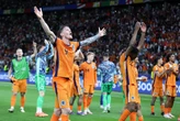 Audiences TV : TF 1 en tête avec le match Pays-Bas - Turquie