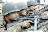 Tom Hanks raconte « Il faut sauver le Soldat Ryan » : « Avant ça, je n’avais jamais tourné de films d’action »