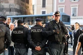 Italie : un policier poignardé dans le dos à Milan, un suspect arrêté pour tentative d’assassinat