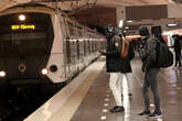 Paris : un homme meurt après s’être fait sectionner les deux jambes par un RER