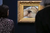 Deux femmes mises en examen pour avoir tagué « L’Origine du monde » au Centre Pompidou-Metz
