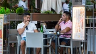 Adiós al tabaco y al vaper: estas son las nuevas zonas "sin humos" que el anteproyecto de ley aprobado por el Gobierno limitará