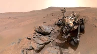 Mars rover snaps a selfie near skyscraper-sized boulders