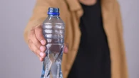   Pourquoi il ne faut pas boire l’eau de cette bouteille qui traîne dans votre voiture  