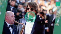   Au Festival de Cannes pour « Mission Impossible 8 », Tom Cruise s’est fait voler la vedette par ces musiciens  