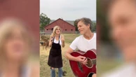 Kevin Bacon, Kyra Sedgwick cover Chicago song