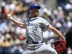 Blue Jays blow chance at a sweep thanks to sloppy plays against Padres