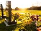 DEAR ABBY: Daughter’s gravestone damaged by relative’s decoration