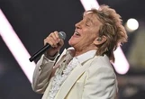 Struggling Rod Stewart, 81, halts concert to use oxygen tank