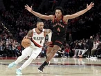 Damian Lillard returns to Trail Blazers on 3-year deal