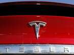 Tesla recalling nearly 2.2M vehicles in U.S. for software update to fix warning lights that are too small