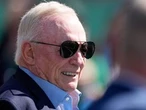 Jerry Jones apologizes for obscene gesture toward fans he says was inadvertent