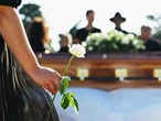 DEAR ABBY: Friend’s presence made father’s funeral more stressful