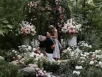 Did Travis propose to Taylor on the wrong knee? We went to the experts.
