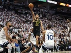 Steph Curry leaves Warriors’ Game 1 win vs. Wolves with hamstring strain