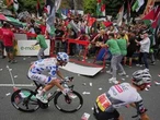 Spanish minister says Israeli cycling team should be expelled from Vuelta after protest