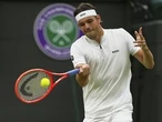 Taylor Fritz reaches Wimbledon quarterfinals when Jordan Thompson quits with an injury