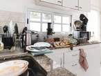 DEAR ABBY: Grandma can't stand the chaotic mess of family's home