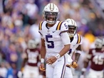 Transfer quarterbacks dominate list of Heisman Trophy finalists