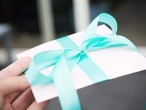 DEAR ABBY: Recipient responds to gift with a sharp tongue