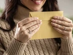 DEAR ABBY: Friends’ holiday card never includes wife in the address