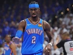 Shai Gilgeous-Alexander stars as Thunder level series with Spurs