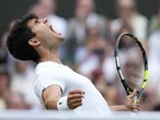 Defending champ Carlos Alcaraz beats Daniil Medvedev to return to Wimbledon final